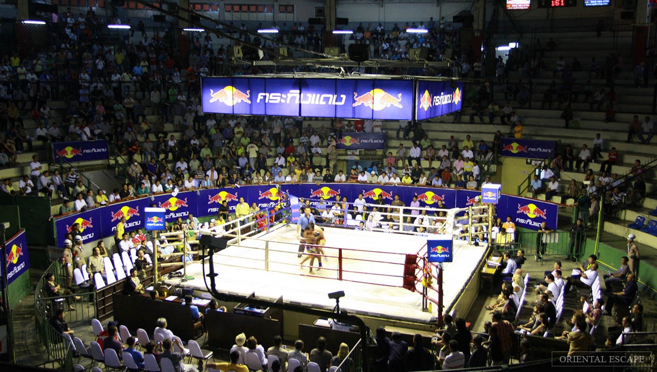 Võ sĩ Muay Thái nôn vào đối thủ trước khi bị hạ knock-out ảnh 2 Vo si Muay Thai non vao doi thu truoc khi bi ha knock-out anh 2