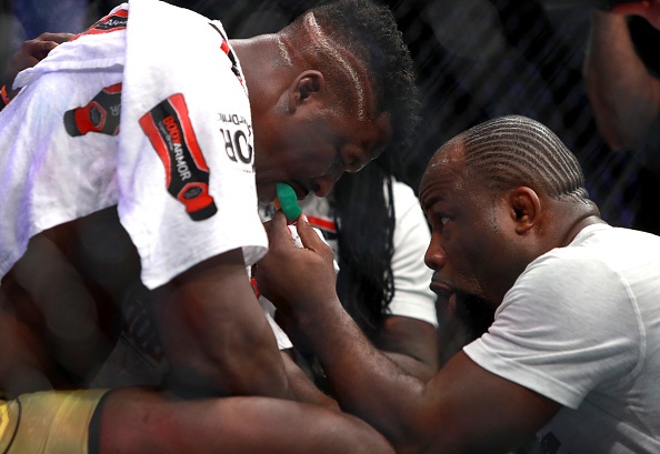 UFC 220: Võ sĩ khỏe nhất hành tinh thất bại trước nhà vô địch ảnh 9 UFC 220: Vo si khoe nhat hanh tinh that bai truoc nha vo dich anh 9