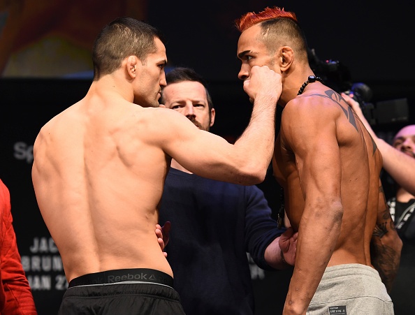 UFC 27: Võ sĩ hạ gục đối thủ bằng cú đấm vào gan ảnh 1 UFC 27: Vo si ha guc doi thu bang cu dam vao gan anh 1