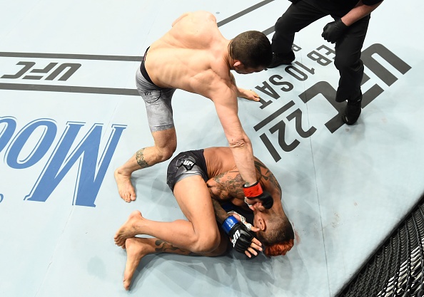 UFC 27: Võ sĩ hạ gục đối thủ bằng cú đấm vào gan ảnh 7 UFC 27: Vo si ha guc doi thu bang cu dam vao gan anh 7