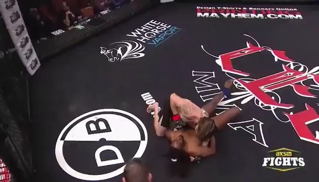 Tinh huong tu thua cua vo si MMA hinh anh