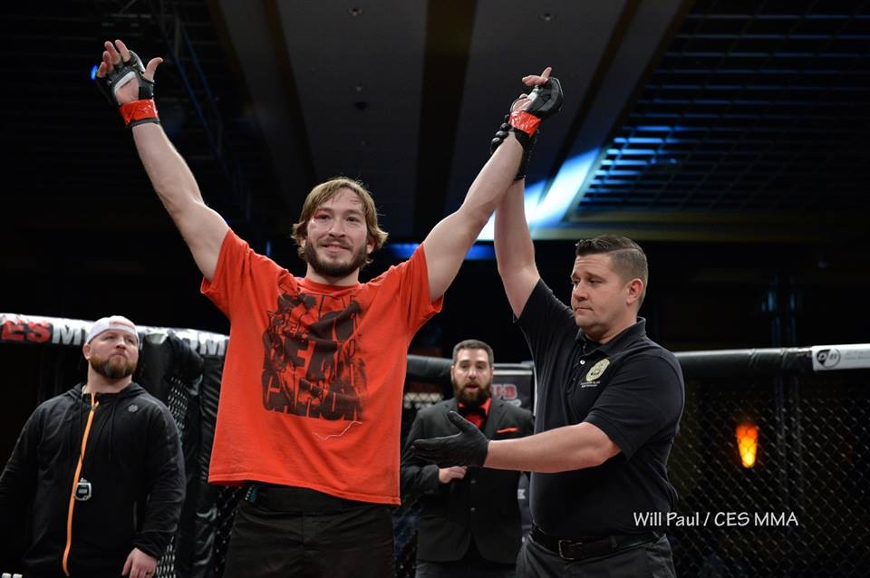 Mac sai lam,  vo si tu thua sau 83 giay anh 2