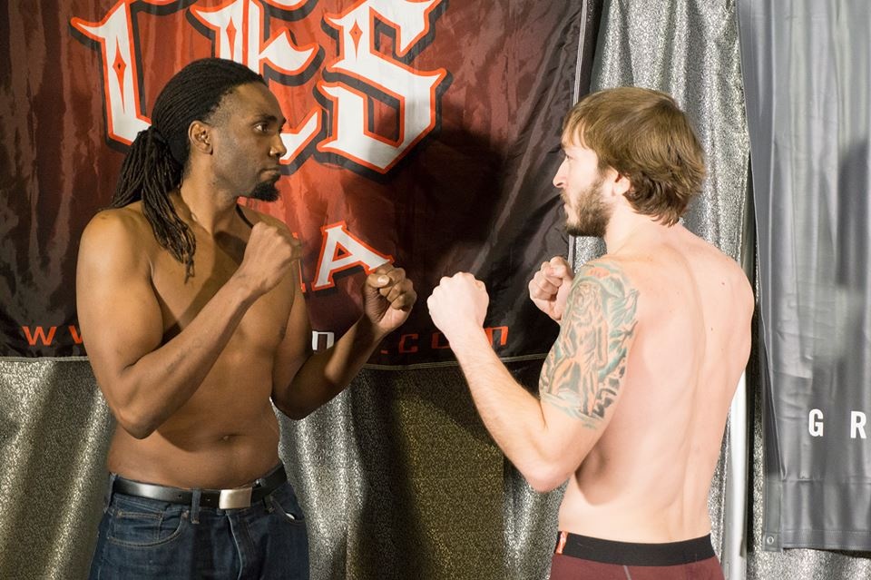 Mac sai lam,  vo si tu thua sau 83 giay anh 1