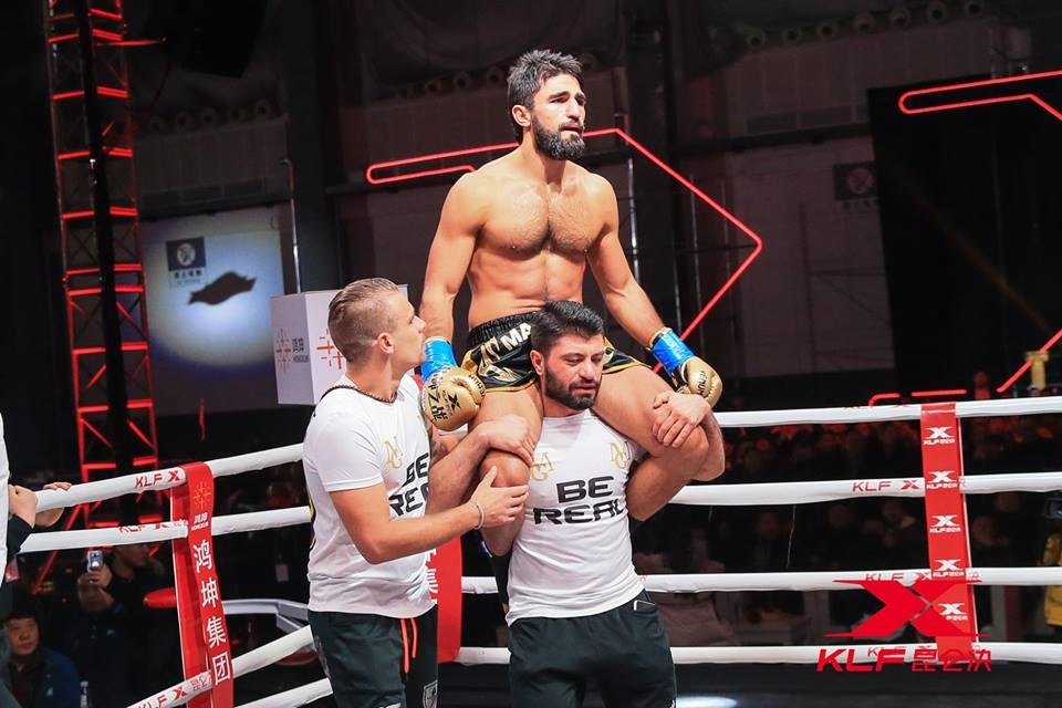 Kickboxer số 2 thế giới thua sốc sau 29 giây ảnh 2 Kickboxer so 2 the gioi thua soc sau 29 giay anh 2