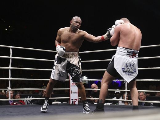 Vo si quyen anh thang o tuoi 49 anh 4