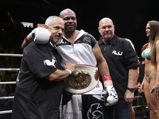 Vo si quyen anh thang o tuoi 49 anh 7