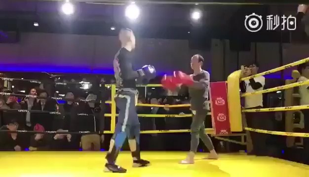 Vo su 30 nam tap Kung Fu thua sau 40 giay truoc tay dam MMA hinh anh