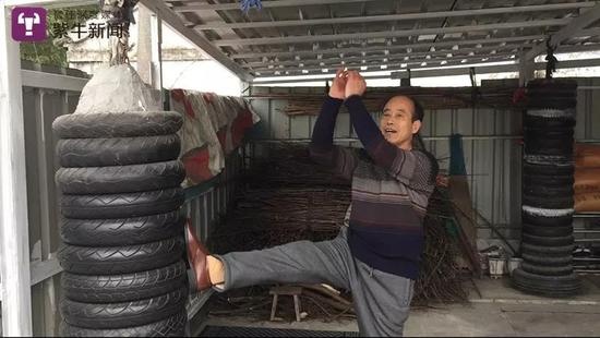 Võ sư 30 năm tập Kung Fu bị đệ tử MMA của Từ Hiểu Đông hạ sau 40 giây ảnh 3 Vo su 30 nam tap Kung Fu bi de tu MMA cua Tu Hieu Dong ha sau 40 giay anh 3
