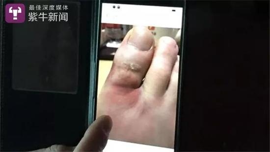 Võ sư 30 năm tập Kung Fu bị đệ tử MMA của Từ Hiểu Đông hạ sau 40 giây ảnh 2 Vo su 30 nam tap Kung Fu bi de tu MMA cua Tu Hieu Dong ha sau 40 giay anh 2