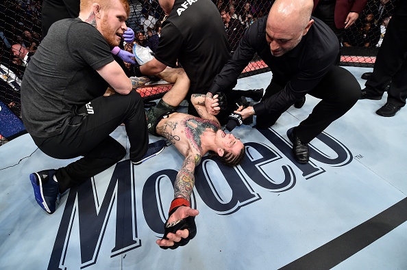 Gay chan, vo si van danh bai doi thu goc Lao hinh anh