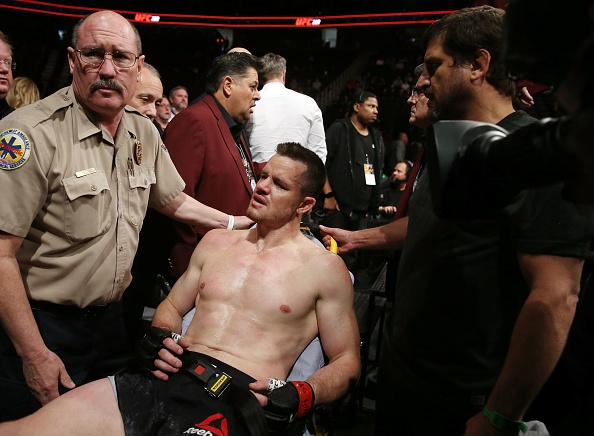 Dam guc doi thu khi het gio, cuu VDV Olympic bi xu thua hinh anh