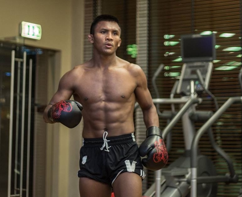 'Thanh Muay Thai' Buakaw co mat tai UAE, san sang giat dai the gioi hinh anh