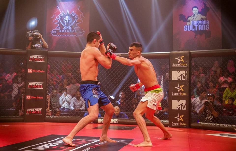 Vo si do guc sau cu len goi cuc manh hinh anh