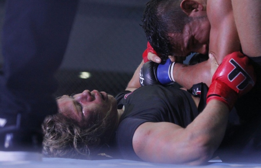 Nu vo si chuyen gioi gianh chien thang lich su truoc tay dam nam anh 2