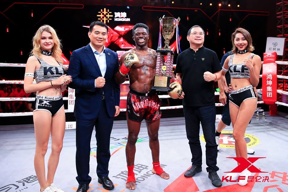 Tay dam Trung Quoc thua dau truoc vo si Muay,  mat anh 9