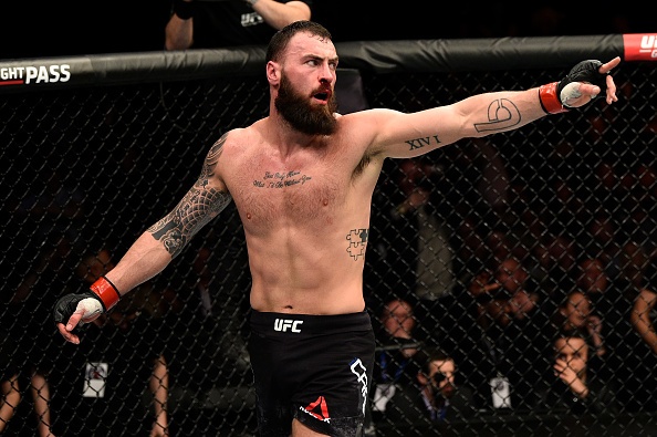Vo si UFC gay soc bang chien thang o giay cuoi cung hinh anh