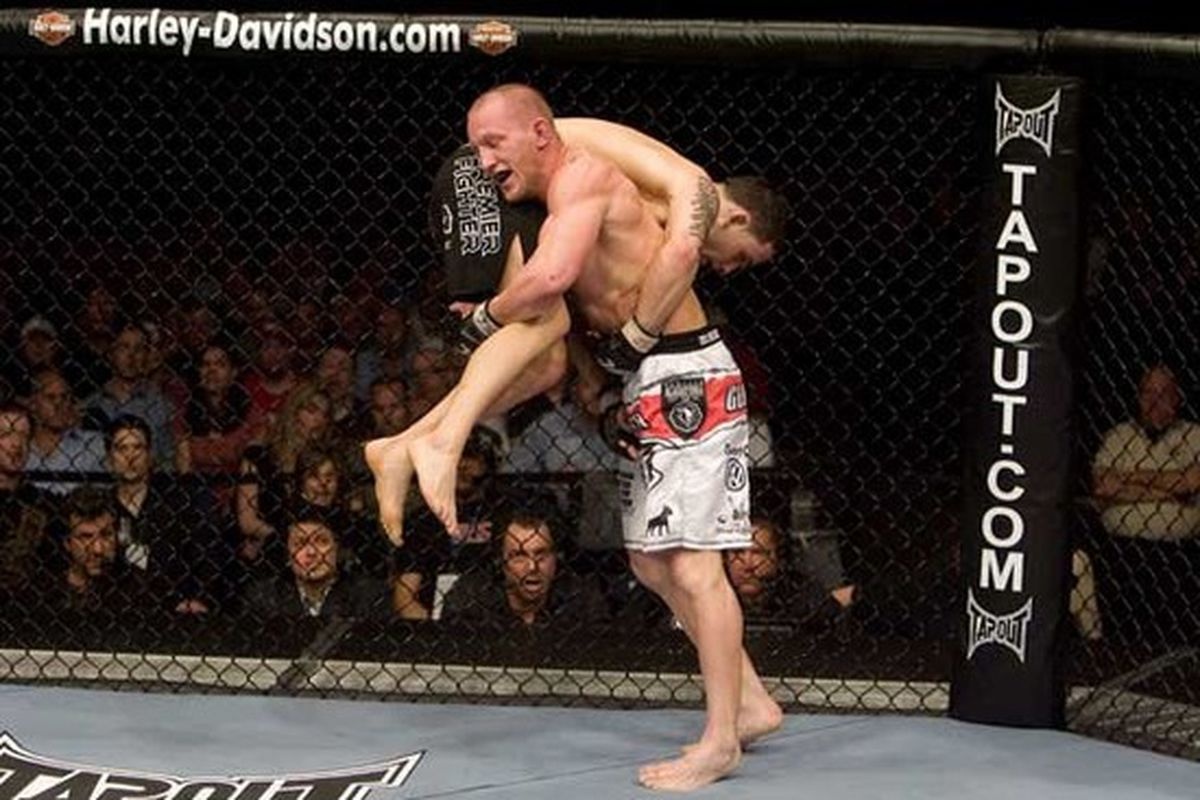 10 tran dau hay nhat lich su UFC anh 6