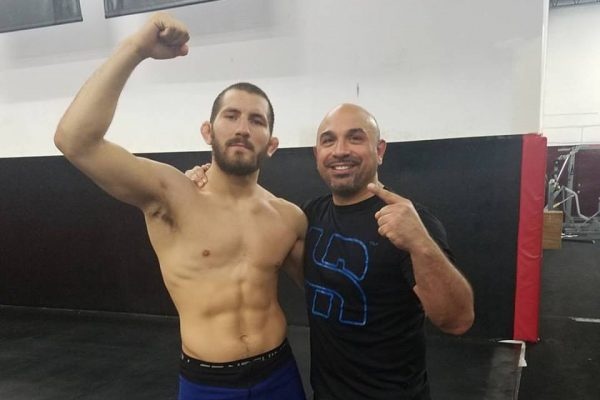 Tung đòn móc ngược, võ sĩ cho đối thủ bất bại ‘đi ngủ’ ảnh 2 Tung don moc nguoc, vo si cho doi thu bat bai ‘di ngu’ anh 2