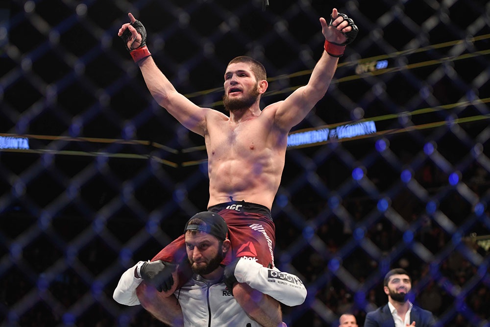 Conor McGregor bi 'ke thu' giat chiec dai hang nhe hinh anh