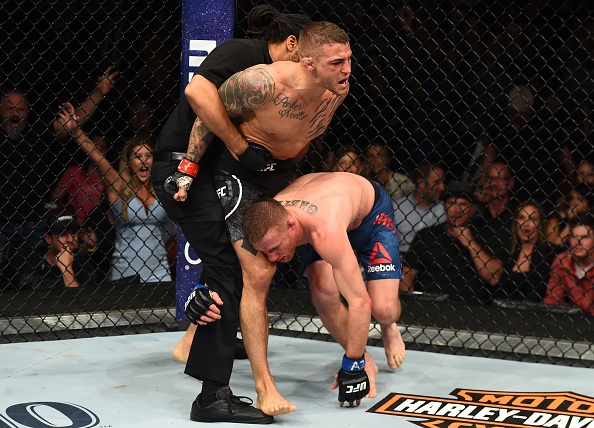 UFC on Fox 29: Nha cuu vo dich the gioi bi danh bai trong 'tran dau hay nhat nam' anh 9