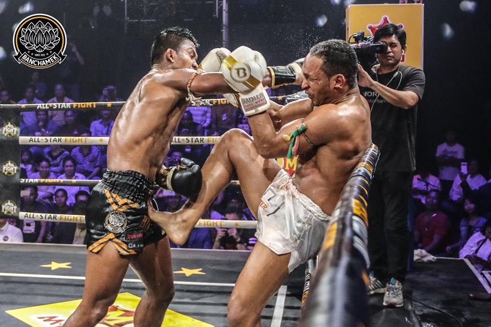 Buakaw danh bai nha vo dich chau Au tre hon 15 tuoi hinh anh
