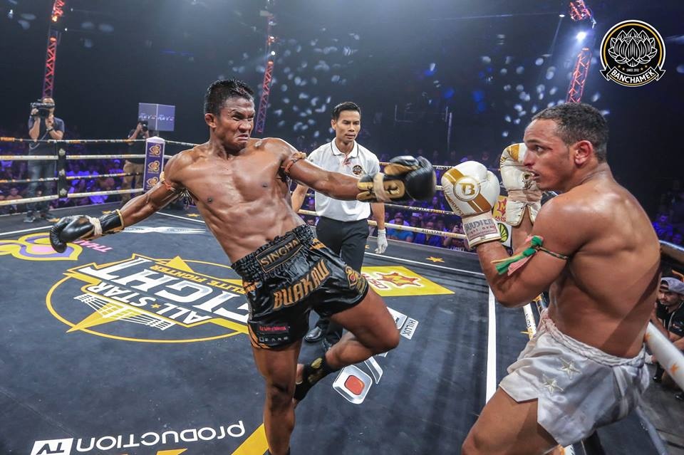 'Thánh Muay' Buakaw đánh bại nhà vô địch châu Âu trẻ hơn 15 tuổi ảnh 8 'Thanh Muay' Buakaw danh bai nha vo dich chau Au tre hon 15 tuoi anh 8