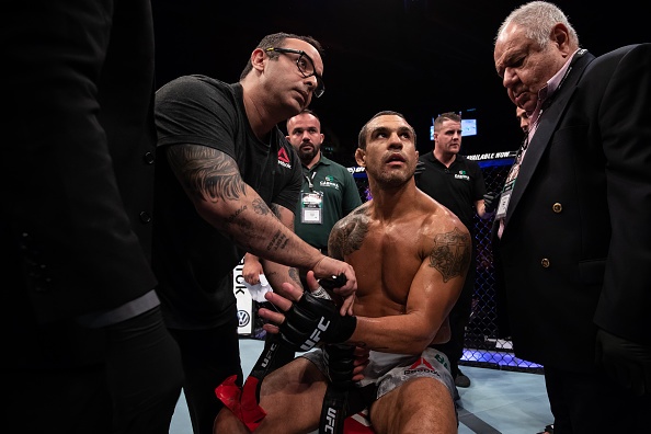 Huyen thoai UFC giai nghe sau khi an anh 8