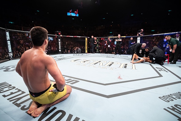 Huyen thoai UFC giai nghe sau khi an anh 7