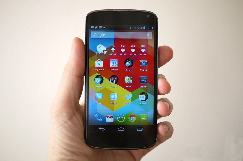 Nexus 4 giam gia manh xuong con 200 USD hinh anh