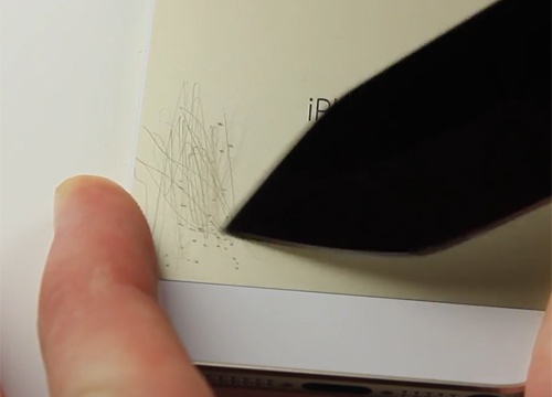 Thu kha nang chong xuoc cua iPhone 5S voi dao nhon hinh anh