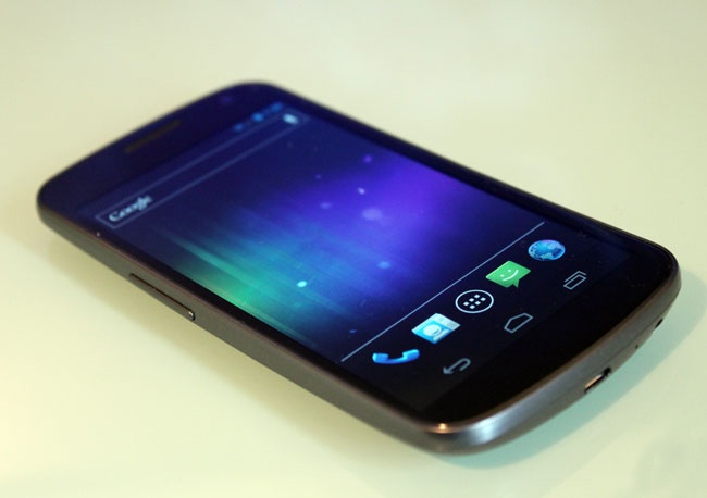 5 mau smartphone sieu cu ky van dat hon Nexus 4 hinh anh