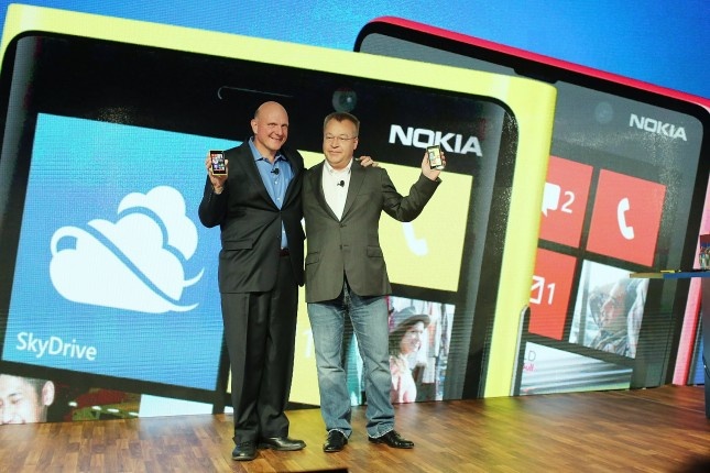 Microsoft - 'ho moc them canh' sau vu thau tom Nokia hinh anh