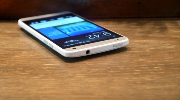 HTC One mini bat dau ban ra voi gia 11,6 trieu dong hinh anh