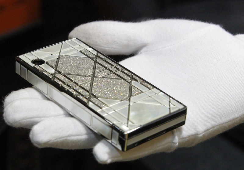 Dien thoai Dior gia hon 3 ty dong tai Ha Noi hinh anh