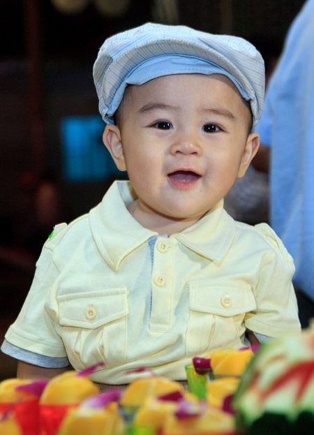 Cau be 1 tuoi lam Chu tich Hoi dong quan tri Dai Nam hinh anh