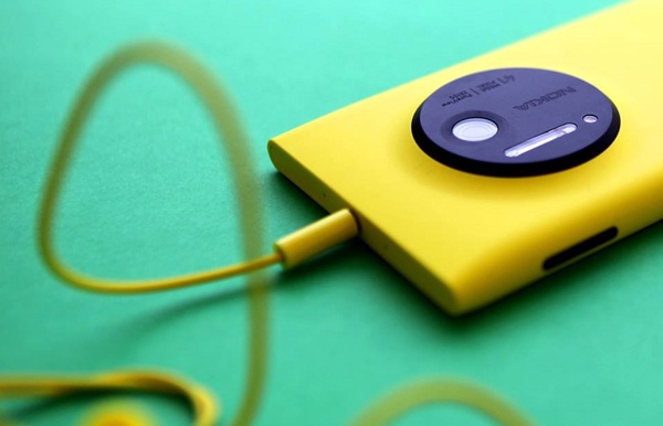 5 smartphone co thiet ke ‘di’ nhat tren thi truong hinh anh