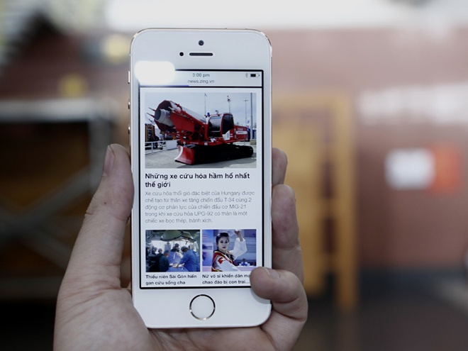 Uu, nhuoc diem cua loat smartphone bom tan vua ve Viet Nam hinh anh