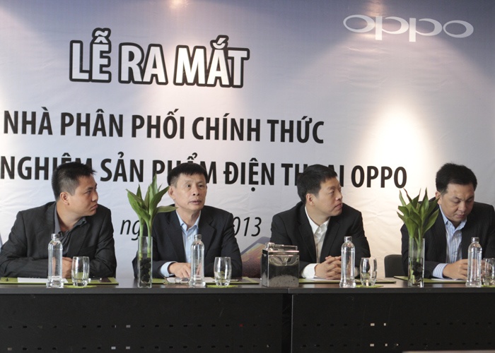 Viettel phan phoi dien thoai Oppo hinh anh
