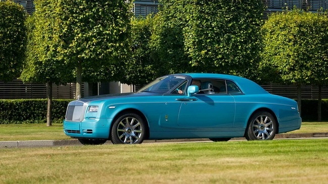 Rolls-Royce Phantom tuyet dep voi mau xanh A-Rap hinh anh