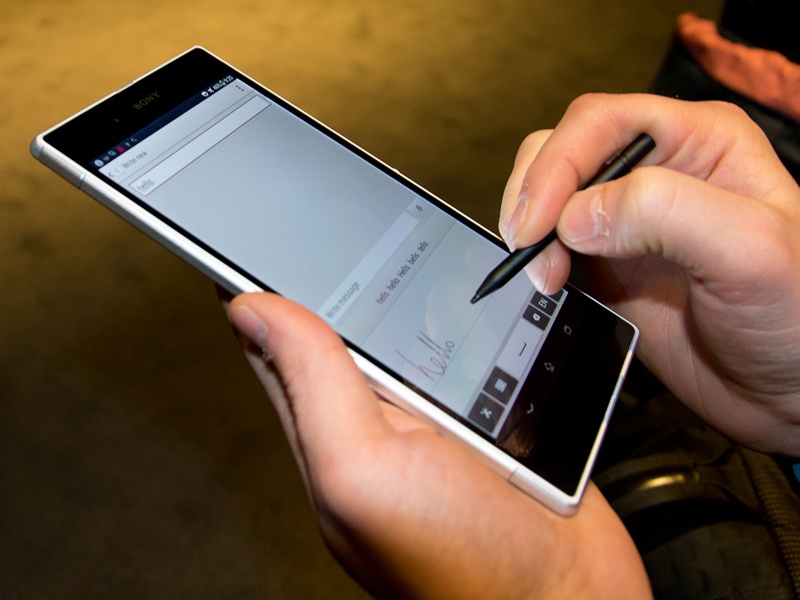 5 smartphone co lon dang mua nhat cuoi 2013 hinh anh