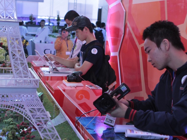 Clip toan canh Sony Show 2013 tai Ha Noi hinh anh