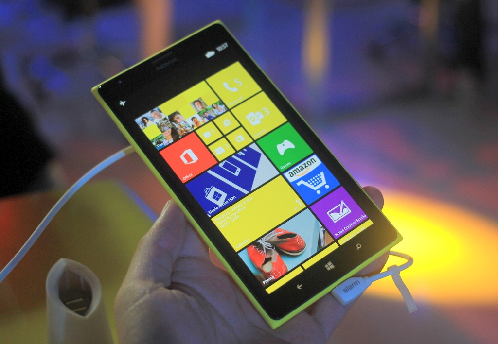 Lumia 1520 ra mat tai Viet Nam, gia 16 trieu dong hinh anh