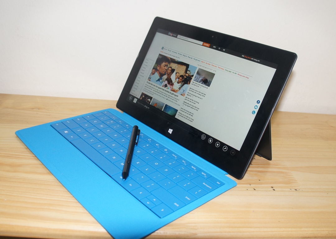 Dung thu tablet Surface Pro 2 gia 27 trieu dong tai Viet Nam hinh anh