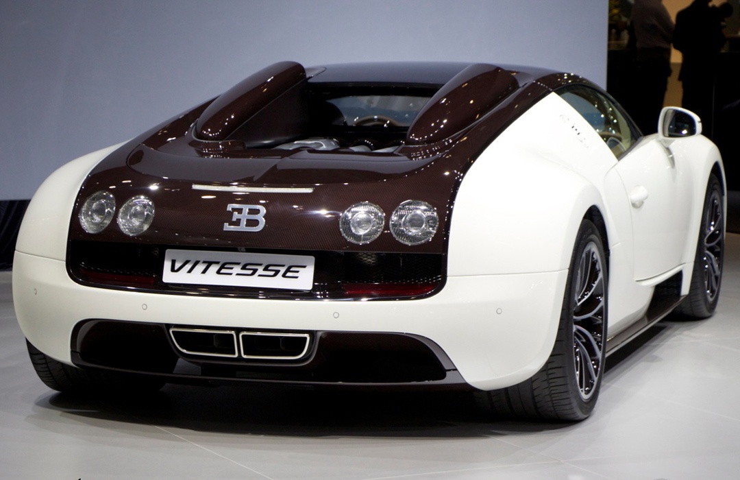 Cap Bugatti Veyron mui tran tuyet dep tai Dubai Motor Show hinh anh