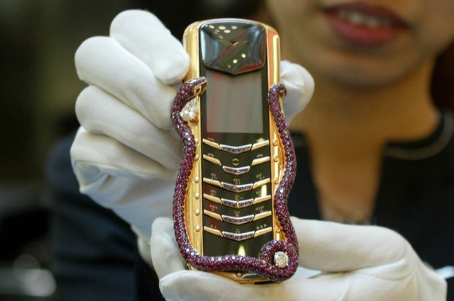 9 dien thoai co thiet ke lap di nhat lich su hinh anh