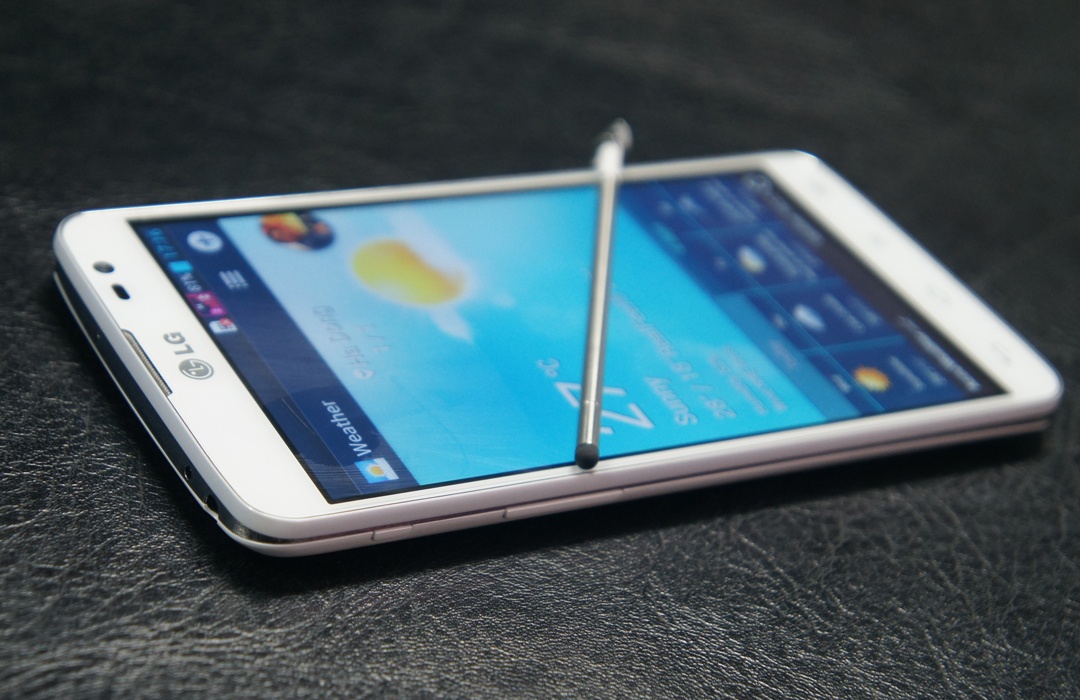 'Ban thu gon' cua LG Optimus G Pro gia gan 7 trieu tai VN hinh anh