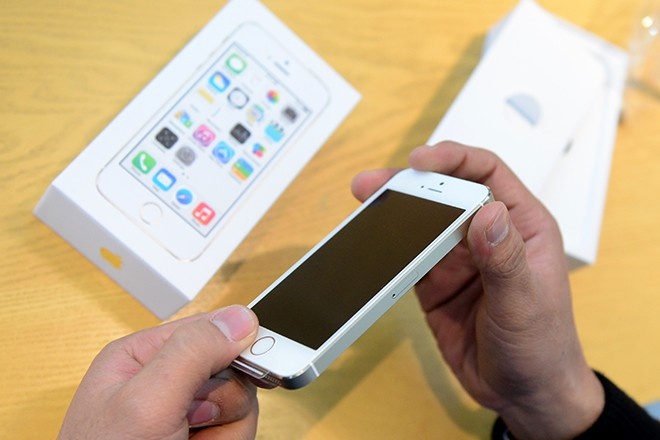 Blog 21h: nha mang ban iPhone 5S, Apple cap nhat iOS 7.0.4 hinh anh