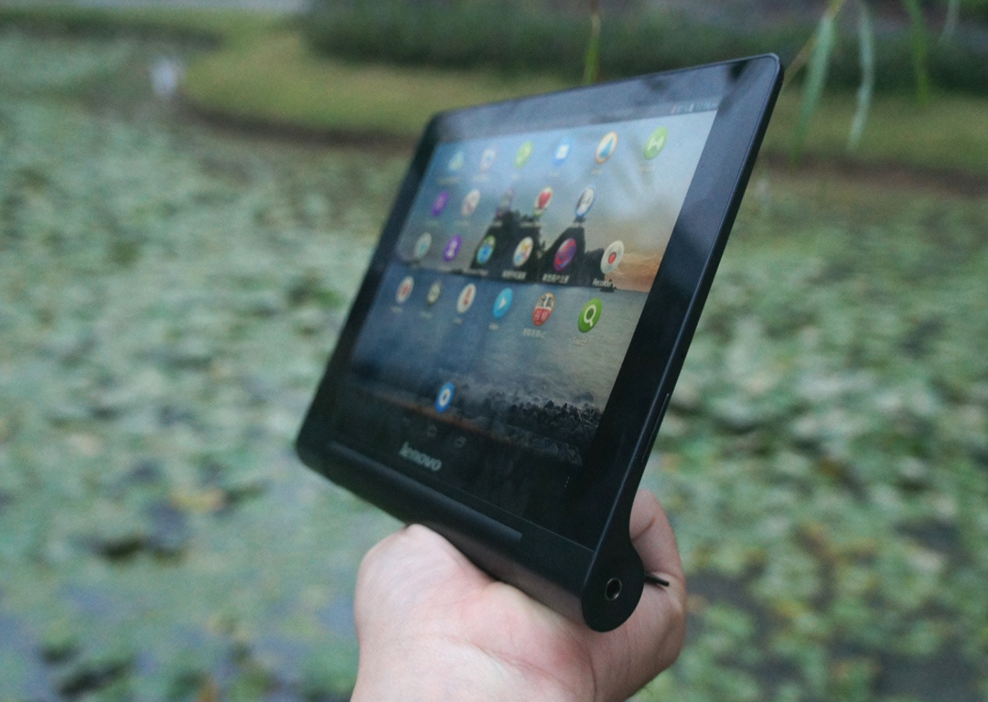 May tinh bang kieu dang doc, pin 18 tieng cua Lenovo tai VN hinh anh