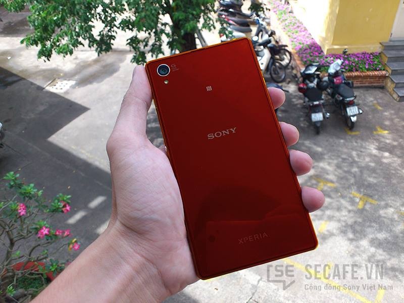 Xperia Z1 mau do, chay Android 4.4 xuat hien tai VN hinh anh