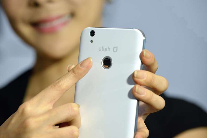 4 smartphone bao mat van tay ‘hot’ nhat tai Viet Nam hinh anh